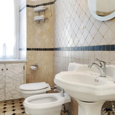 Sunny Flat In Elegant Building Close To Colosseum Apartamento Roma