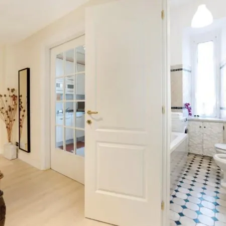 Sunny Flat In Elegant Building Close To Colosseum Apartment